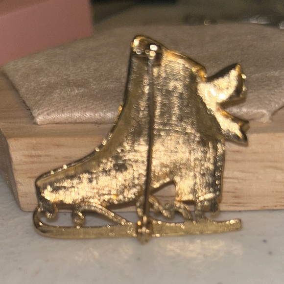 Vintage Gold Tone Rhinestone Ice Skate Brooch Winter Holiday Pin - Picture 4 of 5
